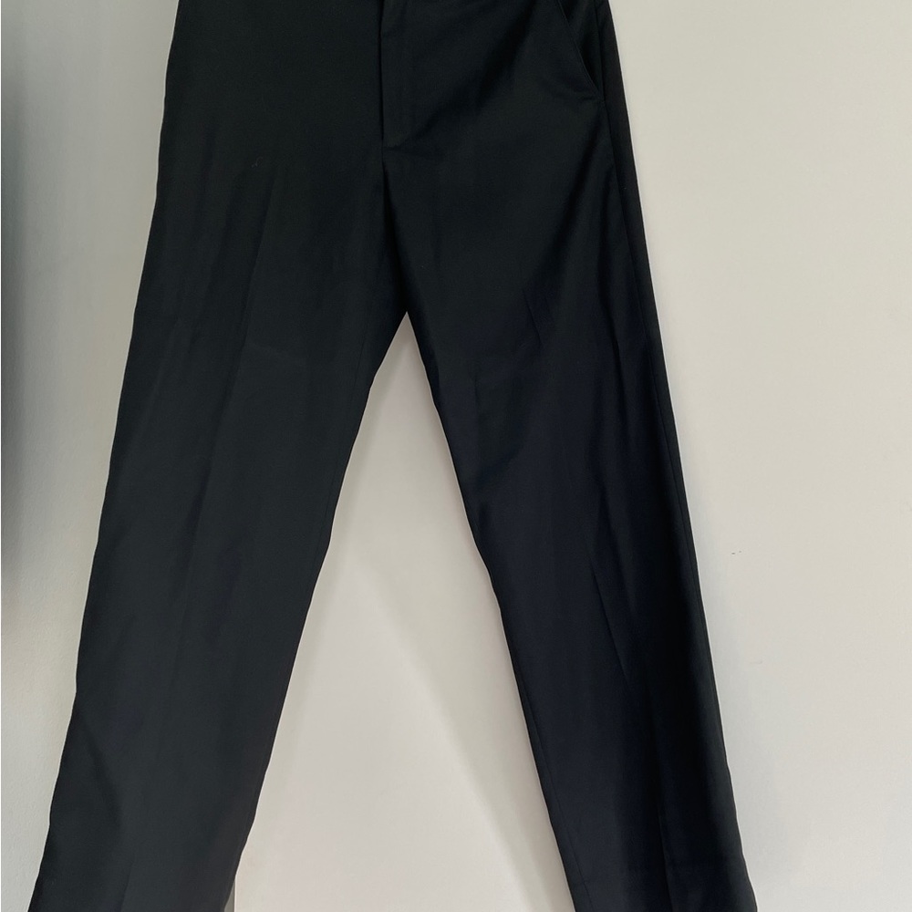 Pre-owned, Black Merona 2 pieces men suit, jacket 40R, pant 32 X 32.